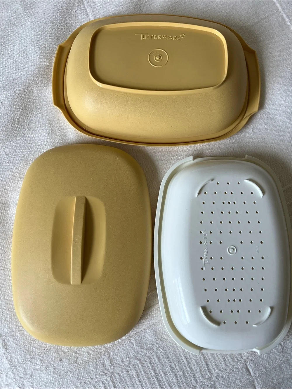 Vintage  70’s Tupperware strainer in Mustard Yellow, 3 piece set